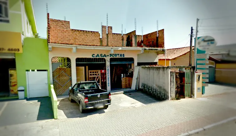 Fachada da loja Casa das Portas na Av. Cidade Jardim, em São José dos Campos