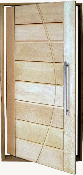 Porta de madeira com desenho em lambril e puxador tubular